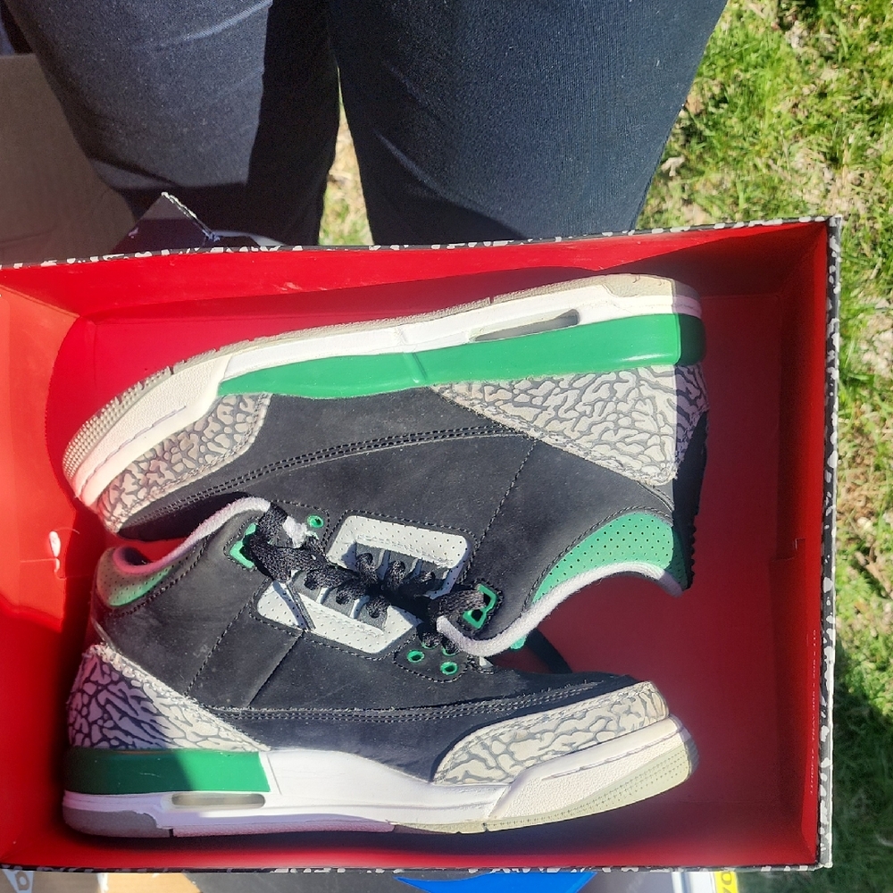 Jordan Men’s Black Green White Athletic Shoes